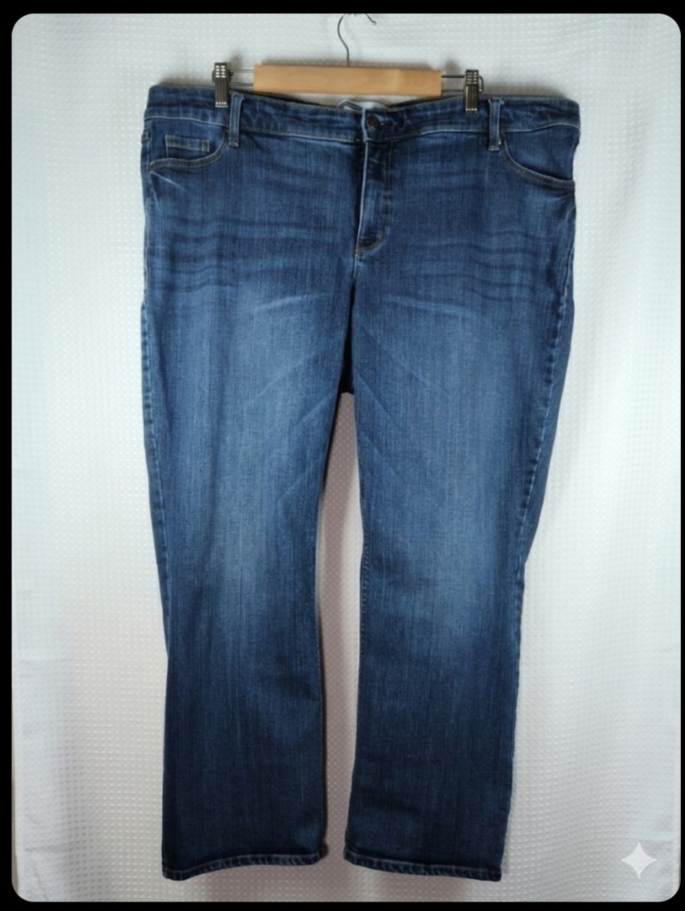 Old Navy Bootcut Plus Size 24 Short Secret Slim Pockets Medium Wash.